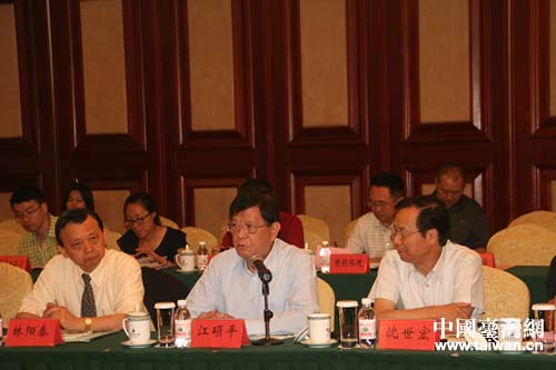 两岸城市绿色环保产业合作交流座谈会在青岛召开 两岸城市绿色环保产业合作交流座谈会在青岛召开