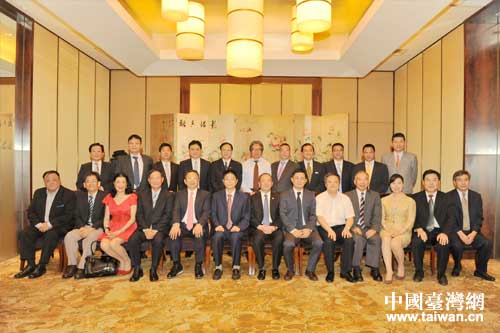 副市长戴均良等领导与北京台协新一届领导成员合影 副市长戴均良等领导与北京台协新一届领导成员合影