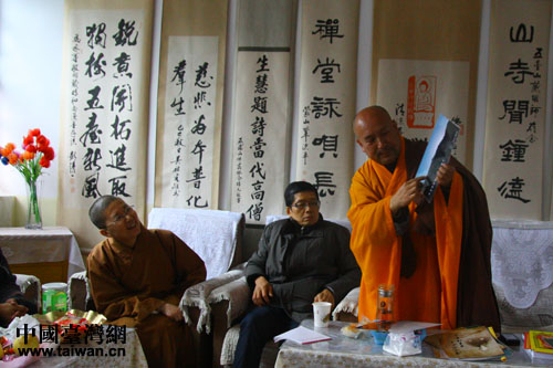 台湾记者三晋行:妙生法师好随和 有乐趣 台湾记者三晋行:妙生法师好随和 有乐趣