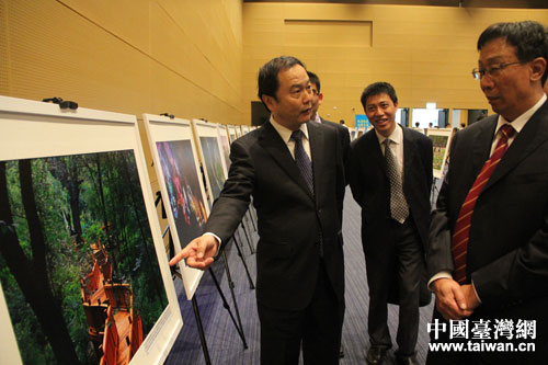 北京市旅游委主任宋宇等嘉宾参观图片展 北京市旅游委主任宋宇等嘉宾参观图片展