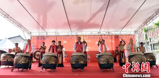 【网络媒体走转改】第七届海峡两岸春节民俗庙会在台中开幕