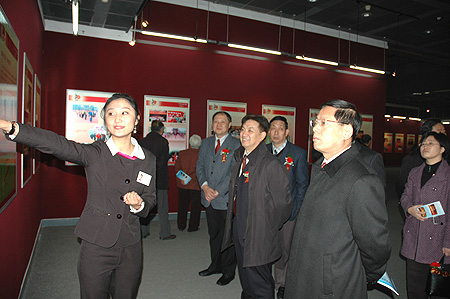 “一个中国 和平发展——两岸关系与鲁台交流合作”图片展览开幕式在济南举行