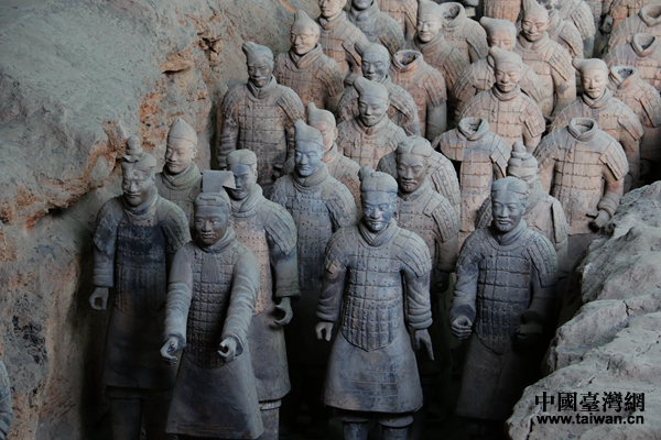 两岸青年走进秦兵马俑博物馆 探寻历史遗迹感受古老文明 两岸青年走进秦兵马俑博物馆 探寻历史遗迹感受古老文明