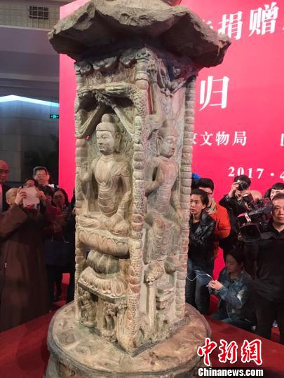 邓峪石塔雕刻于唐开元八年(公元720年),高3.2米,圆座方柱形,自下而上由底座、塔身、塔檐(带平座)、塔刹四部分套合而成。 胡健 摄