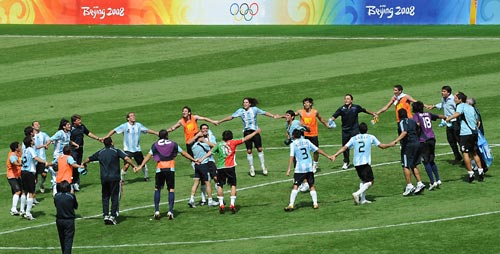 组图:男足决赛 阿根廷队1-0胜尼日利亚队夺冠