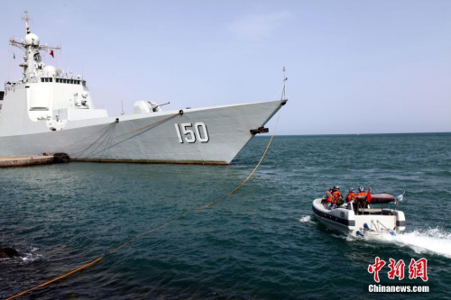 我东海舰队旗舰出现在南海军港