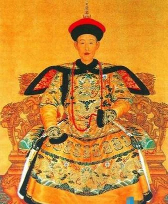 男子自称是乾隆皇帝,持菜刀殴打妻子,被逮还呛检方 男子自称是乾隆皇帝,持菜刀殴打妻子,被逮还呛检方