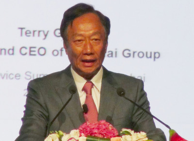 郭台铭:“机器人”10年内或改变世界 郭台铭:“机器人”10年内或改变世界