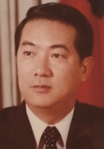 1978年出版《如何写学术论文》时的作者