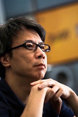 香港著名音乐人刘卓辉新书《辉常伤感》签售 香港著名音乐人刘卓辉新书《辉常伤感》签售