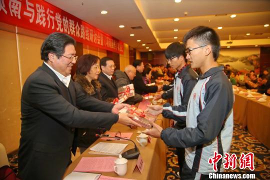 《项南画传》在福建连城首发(图)