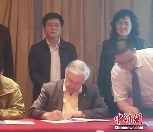 作家利哈诺夫5部作品引进将陆续推向市场(图)