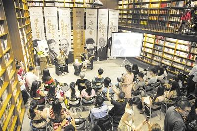 携新作新书做客珠海阅潮书店探讨电影与生活王小帅畅叙“三线”情结