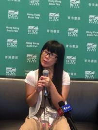 余秀华否认为省钱退酒店儿子:从不看妈妈的诗