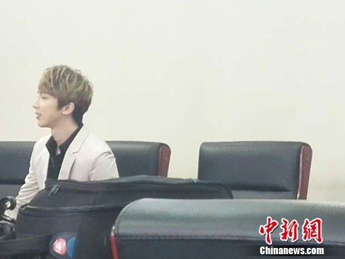 沈煜伦《爱是一种微妙的滋养》出版否认是美男作家