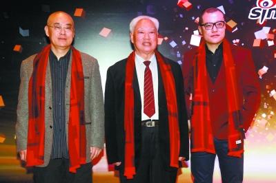 郑渊洁十年后再发“私家教材” 儿子已是CEO 郑渊洁十年后再发“私家教材” 儿子已是CEO