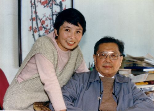 专访曹禺之女万方:晚年父亲为写不出好作品难过(图) 专访曹禺之女万方:晚年父亲为写不出好作品难过(图)