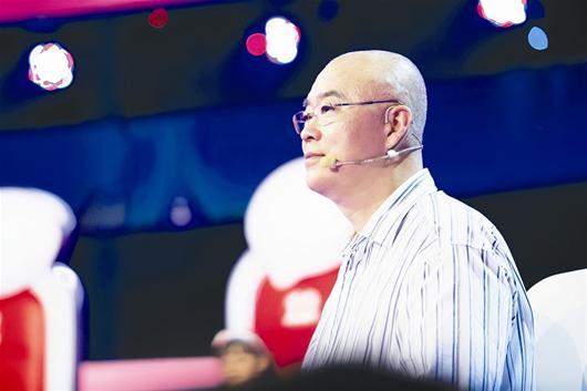 郑渊洁坦言教育方式不完美 遗憾未让孩子早恋 郑渊洁坦言教育方式不完美 遗憾未让孩子早恋