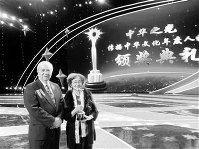 叶嘉莹女儿:母亲一辈子都在和古诗词谈恋爱 叶嘉莹女儿:母亲一辈子都在和古诗词谈恋爱