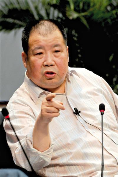 二月河:高薪未必养廉 光宗耀祖也算官员一种收入 二月河:高薪未必养廉 光宗耀祖也算官员一种收入