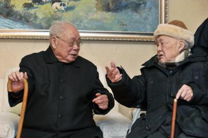 马识途推出百岁回忆录 其小说曾被改编“让子弹飞” 马识途推出百岁回忆录 其小说曾被改编“让子弹飞”