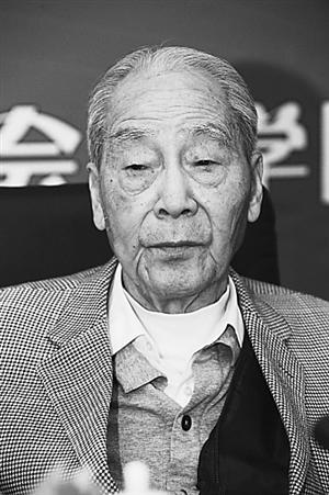 许渊冲获国际文学翻译最高奖 计划5年翻完莎翁全集 许渊冲获国际文学翻译最高奖 计划5年翻完莎翁全集