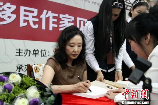 严歌苓张翎陈瑞琳聚南昌分享创作历程写作灵感 严歌苓张翎陈瑞琳聚南昌分享创作历程写作灵感
