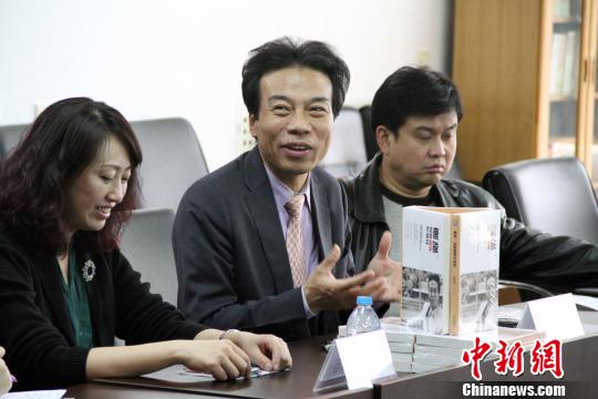 唐骏携新书在南开大学举办新书发布会 唐骏携新书在南开大学举办新书发布会
