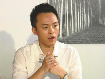 刘同将亮作家榜颁奖礼 自称穿什么都好看 刘同将亮作家榜颁奖礼 自称穿什么都好看
