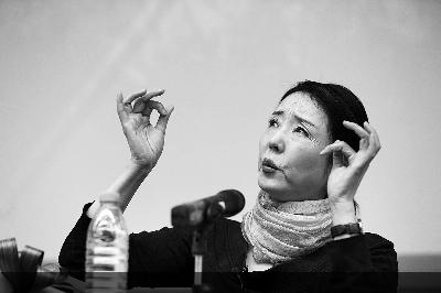 严歌苓谈当导师:只带一名学生 已讲完全部课程 严歌苓谈当导师:只带一名学生 已讲完全部课程