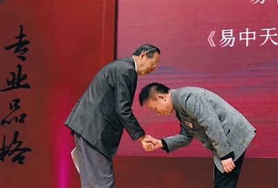 易中天谈创作《易中天中华史》:我要走另一条路 易中天谈创作《易中天中华史》:我要走另一条路