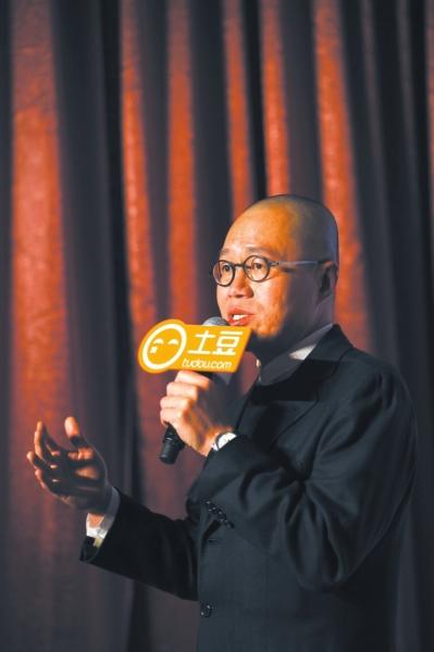 陈丹青要开讲:学不会易中天 面对镜头时不善言谈 陈丹青要开讲:学不会易中天 面对镜头时不善言谈