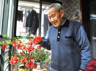扬州“活字典”汤杰辞世 9旬老人每晚背唐诗宋词 扬州“活字典”汤杰辞世 9旬老人每晚背唐诗宋词