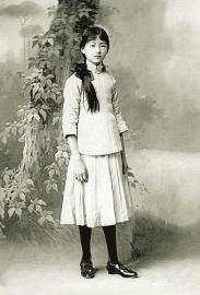 1916年林徽因于北京。 1916年林徽因于北京。