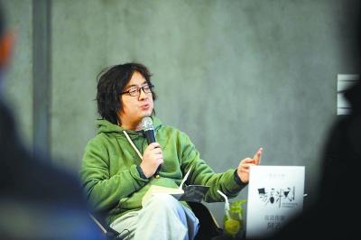 阿乙成国内驻店作家第一人 自称只是“穷作家”(图) 阿乙成国内驻店作家第一人 自称只是“穷作家”(图)