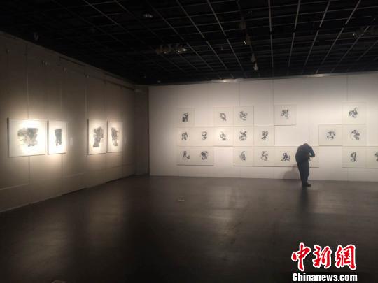 书法家邱振中杭办展谈提笔忘字:艺术不会消逝