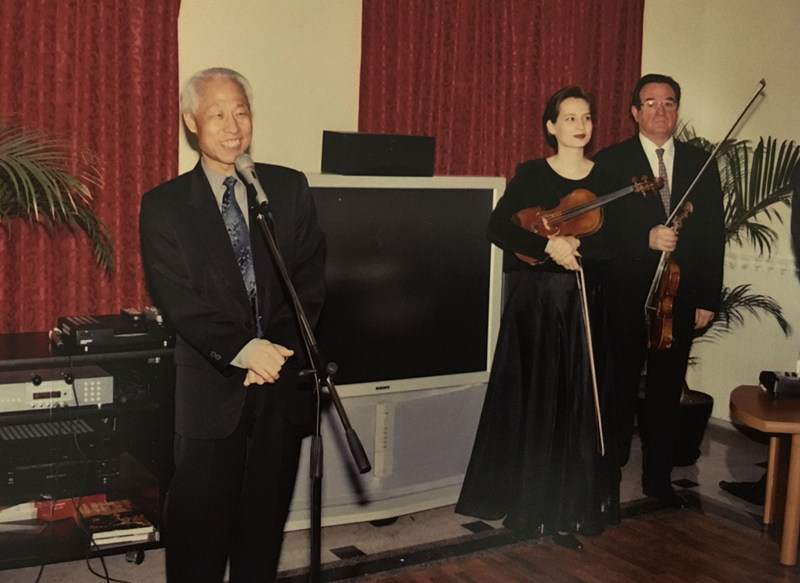 在贝尔格莱德与友好人士共渡春节(图片由温西贵提供)