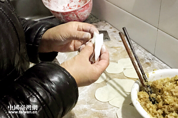 大年初一,妈妈包饺子 大年初一,妈妈包饺子
