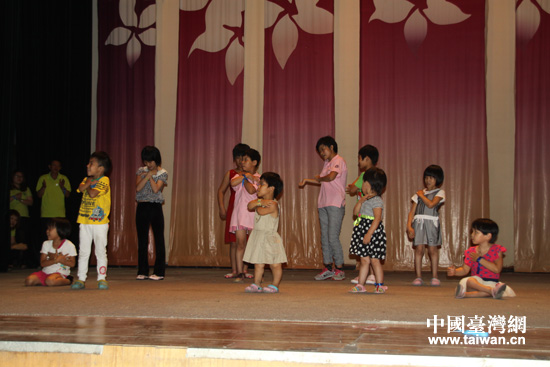 孩子们的手语表演《谢谢你》 孩子们的手语表演《谢谢你》