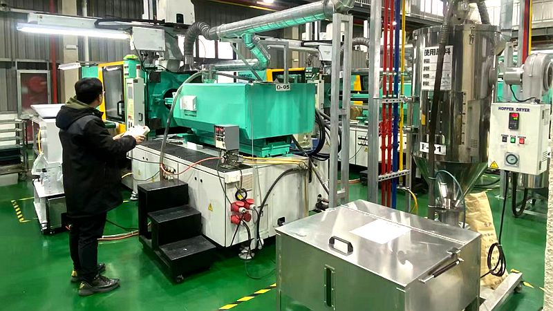 �Ϸ���̨�󸴹�����һ�߼���