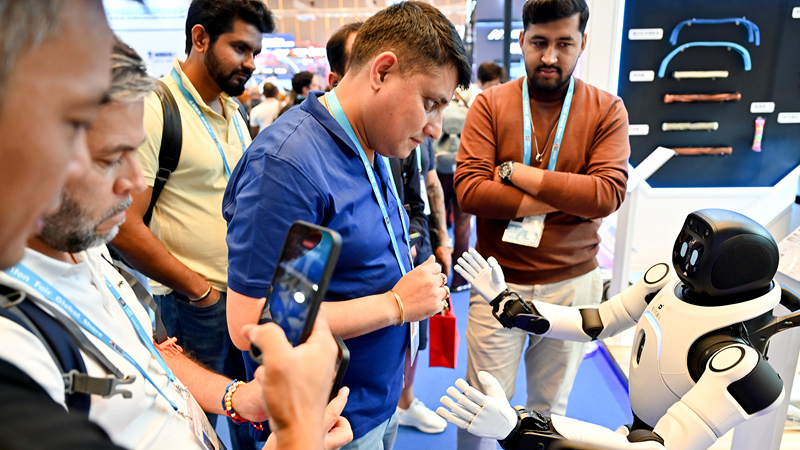 �ӡ���ȫ�򡱵�����ȫ�� ����չ�������й����󿪷ž���