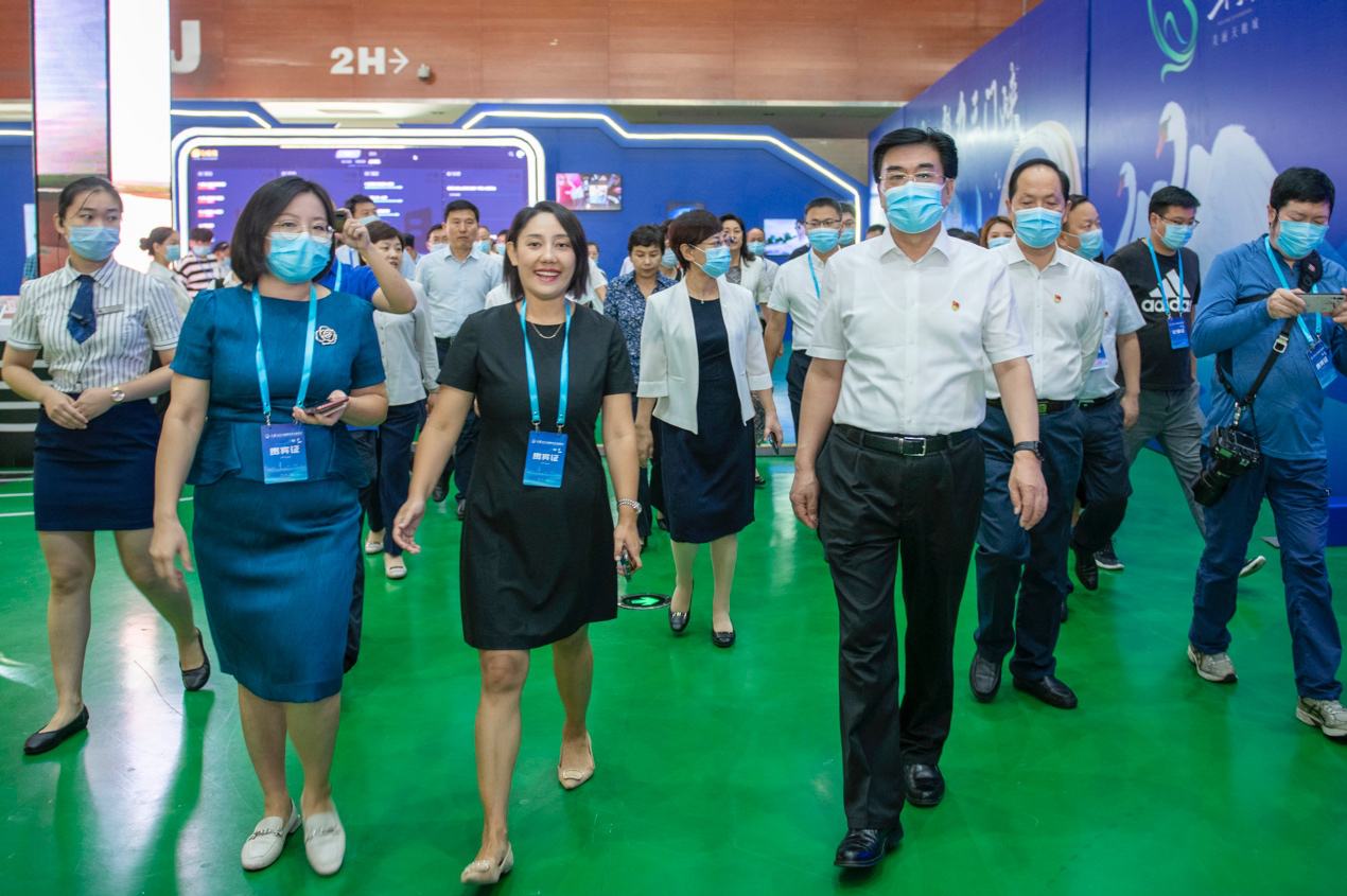 https://upload.jxntv.cn/2020/0908/1599528609382.png