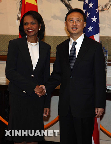 6月29日,中国外交部长杨洁篪在北京钓鱼台国宾馆与美国国务卿赖斯举行会谈。 新华社记者姚大伟摄