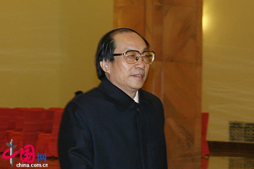 铁道部长刘志军经过人民大会堂北门一笑而过 铁道部长刘志军经过人民大会堂北门一笑而过