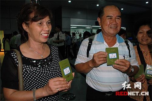 长沙航空口岸开办台胞落地签注业务暨全国文明窗口授牌仪式在黄花机场举行。