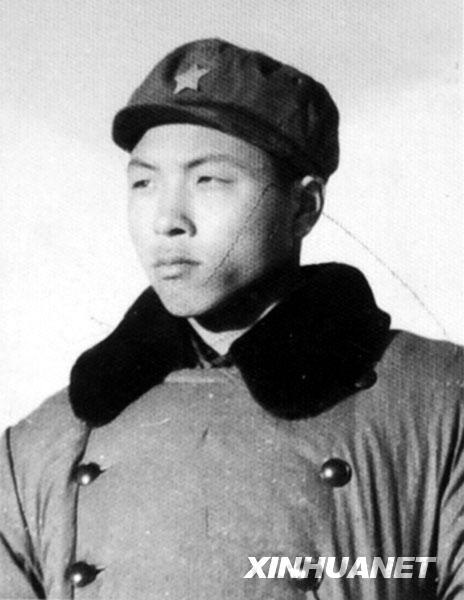 在内蒙古生产建设兵团时的周开国(1971年摄)。