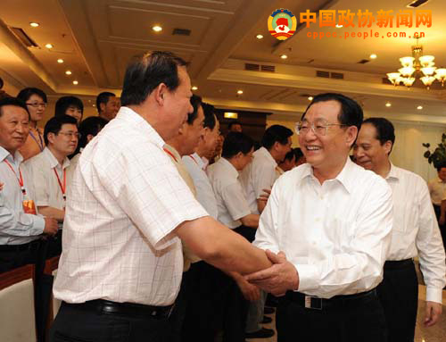 全国副省级城市政协第二十四次工作交流会议24日在黑龙江省哈尔滨市举行。中共中央政治局委员、全国政协副主席王刚出席会议并讲话。 张海霞 摄