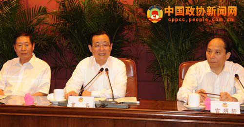 全国副省级城市政协第二十四次工作交流会议24日在黑龙江省哈尔滨市举行。中共中央政治局委员、全国政协副主席王刚出席会议并讲话。 张海霞 摄