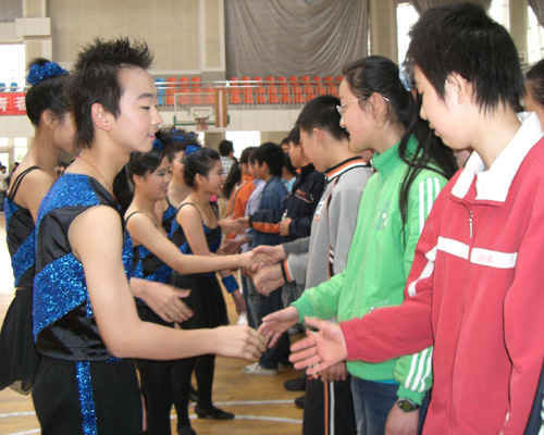 首届两岸青少年风筝交流活动在潍坊举行(图)